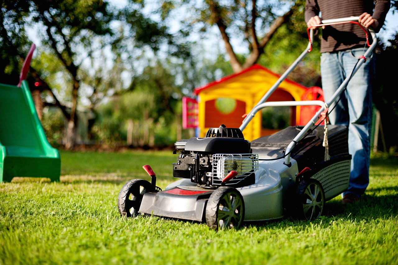  Learn how to mow your grass correctly to maintain turf quality.